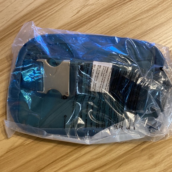 Lululemon Everywhere Belt VELOUR Green Juniper/GOLD - Picture 7 of 9